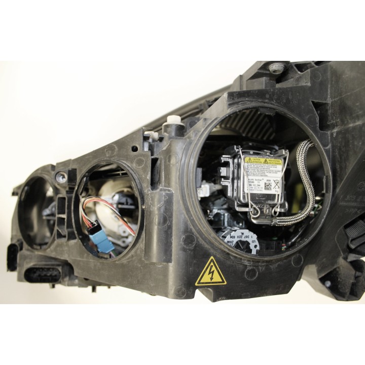 Projecteur droit bi-xénon (direction à gauche) A2218205661