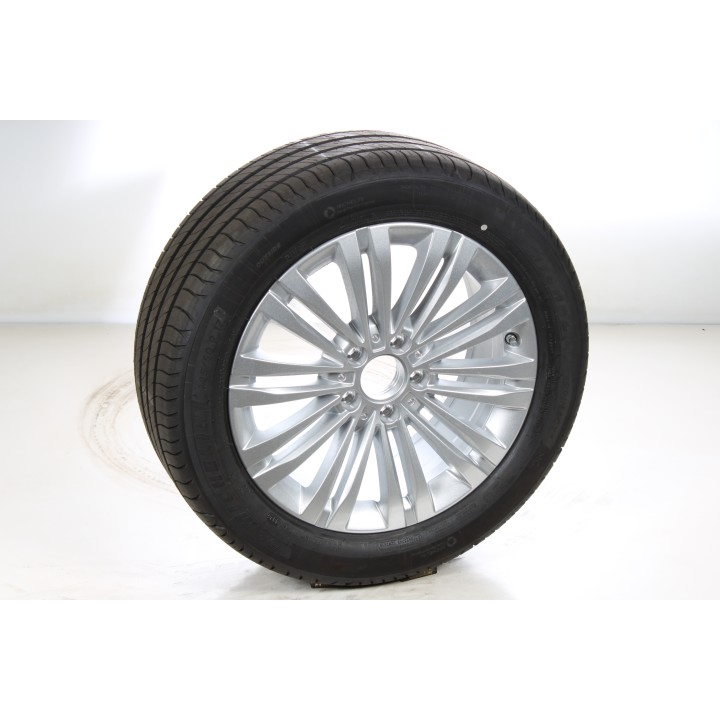 Pack de roues complètes  d'été en alliage 17 pouces avec pneus Michelin pour Classe C 206, Mercedes-Benz d'origine A2064014400