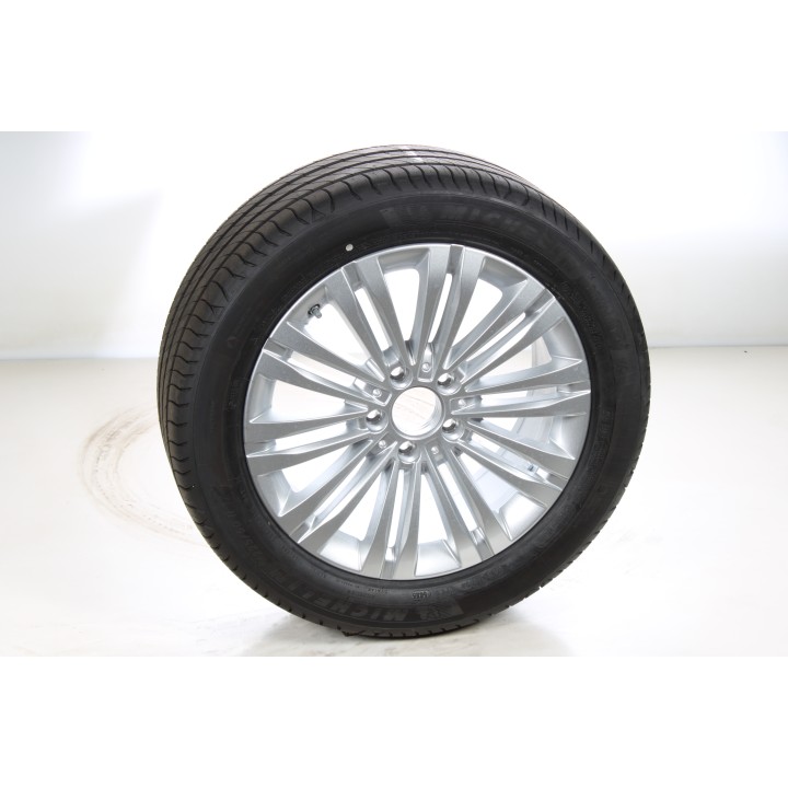 Pack de roues complètes  d'été en alliage 17 pouces avec pneus Michelin pour Classe C 206, Mercedes-Benz d'origine A2064014400