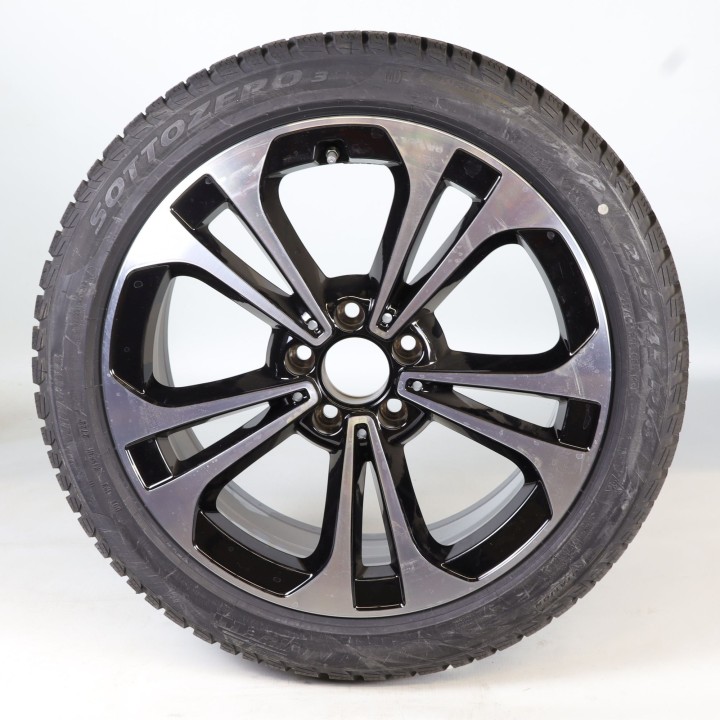 Pack de roues complètes  d'hiver en alliage 18 pouces avec pneus Pirelli pour Classe C 206, Mercedes-Benz d'origine A2064016200