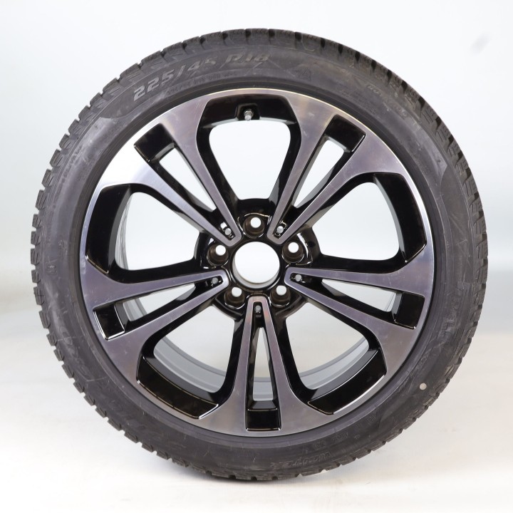 Pack de roues complètes  d'hiver en alliage 18 pouces avec pneus Pirelli pour Classe C 206, Mercedes-Benz d'origine A2064016200