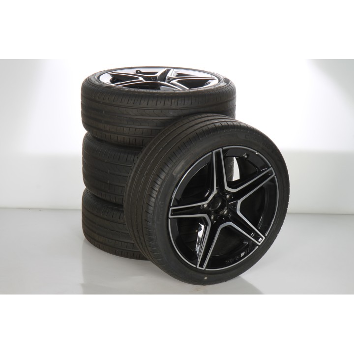 Pack de roues complètes  d'été en alliage 19 pouces avec pneus Pirelli pour CLS 257, Mercedes-AMG d'origine A2574011500