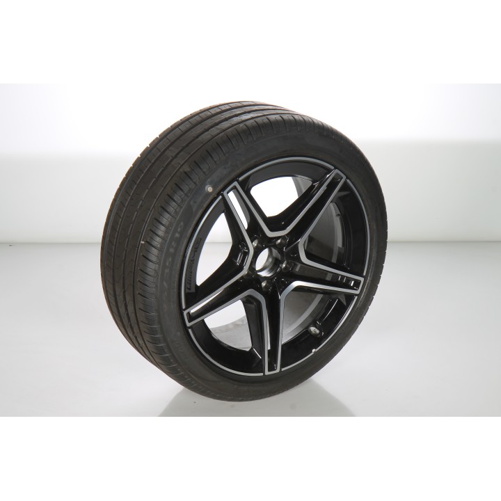 Pack de roues complètes  d'été en alliage 19 pouces avec pneus Pirelli pour CLS 257, Mercedes-AMG d'origine A2574011500