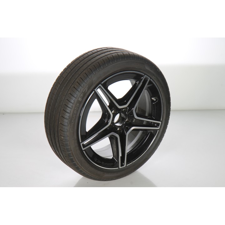 Pack de roues complètes  d'été en alliage 19 pouces avec pneus Pirelli pour CLS 257, Mercedes-AMG d'origine A2574011500