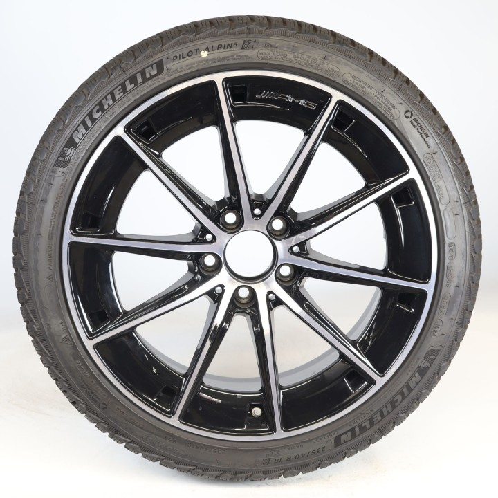 Pack de roues complètes  d'hiver en alliage 18 pouces avec pneus Michelin pour Classe A 177, Mercedes-AMG d'origine A1774014300