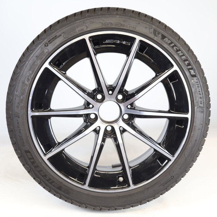 Pack de roues complètes  d'hiver en alliage 18 pouces avec pneus Michelin pour Classe A 177, Mercedes-AMG d'origine A1774014300