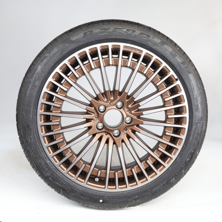 Pack de roues complètes  d'été en alliage 20 pouces avec pneus Pirelli pour EQA H243, Mercedes-AMG d'origine A2434010600