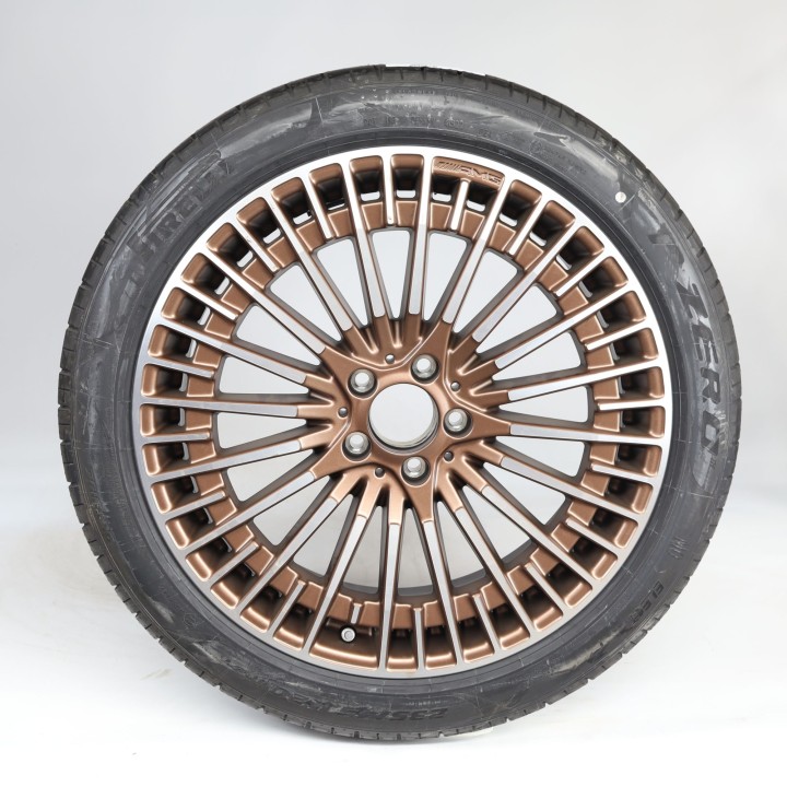 Pack de roues complètes  d'été en alliage 20 pouces avec pneus Pirelli pour EQA H243, Mercedes-AMG d'origine A2434010600