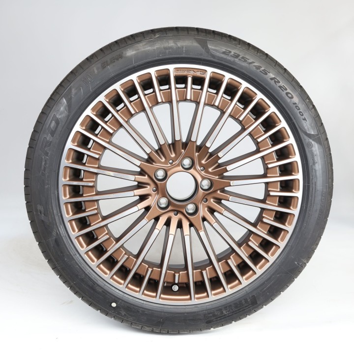 Pack de roues complètes  d'été en alliage 20 pouces avec pneus Pirelli pour EQA H243, Mercedes-AMG d'origine A2434010600