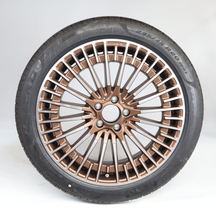 Pack de roues complètes  d'été en alliage 20 pouces avec pneus Pirelli pour EQA H243, Mercedes-AMG d'origine A2434010600