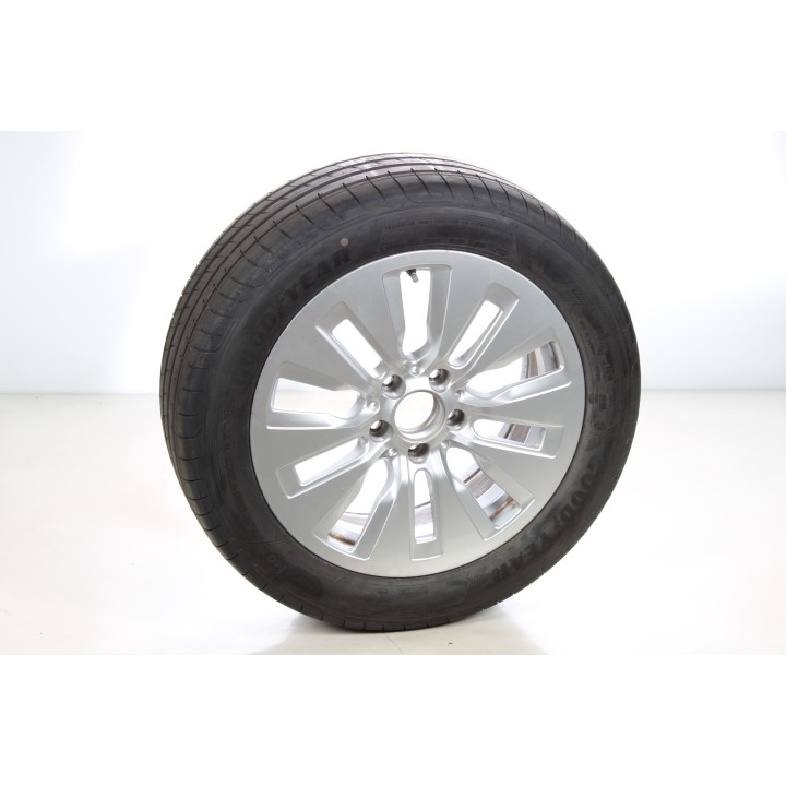 Pack de roues complètes  d'été en alliage 17 pouces avec pneus Goodyear pour Classe C 206, Mercedes-Benz d'origine A2064017000