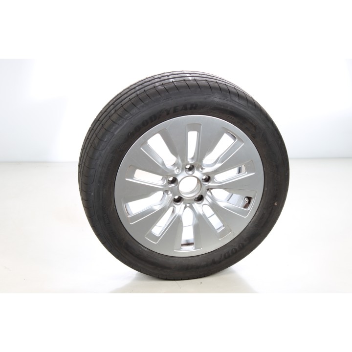 Pack de roues complètes  d'été en alliage 17 pouces avec pneus Goodyear pour Classe C 206, Mercedes-Benz d'origine A2064017000