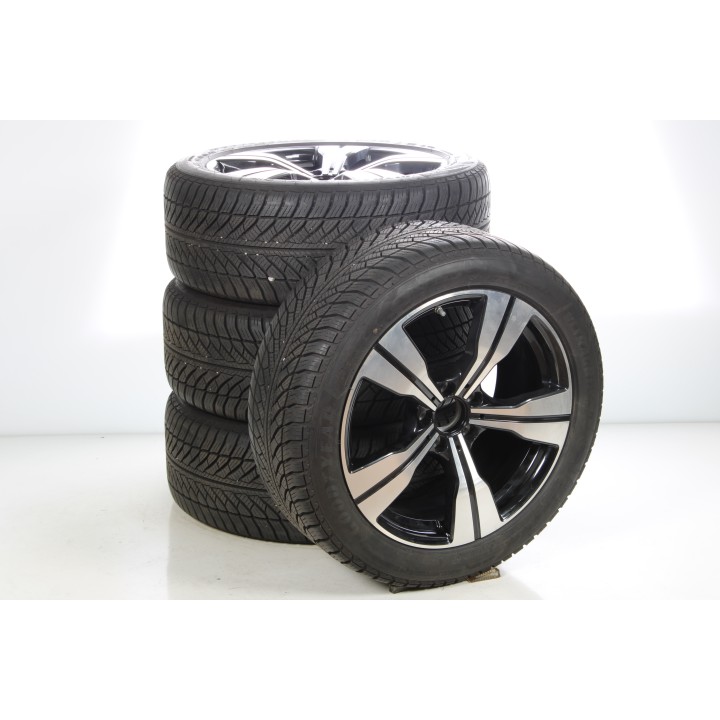 Pack de roues complètes  d'hiver en alliage 18 pouces avec pneus Goodyear pour Classe C 206, Mercedes-Benz d'origine A2064014000