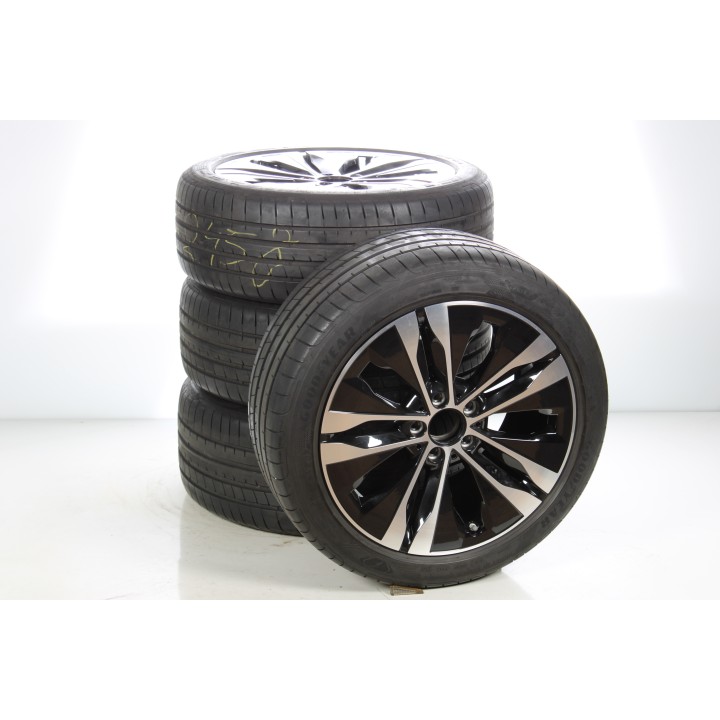 Pack de roues complètes  d'été en alliage 18 pouces avec pneus Goodyear pour Classe C 206, Mercedes-Benz d'origine A2064017300