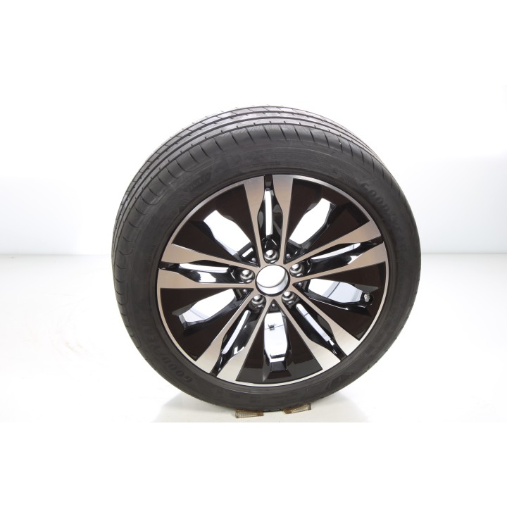 Pack de roues complètes  d'été en alliage 18 pouces avec pneus Goodyear pour Classe C 206, Mercedes-Benz d'origine A2064017300