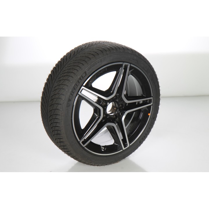 Pack de roues complètes  d'hiver en alliage 18 pouces avec pneus Michelin pour Classe A 177, Mercedes-AMG d'origine A1774014000