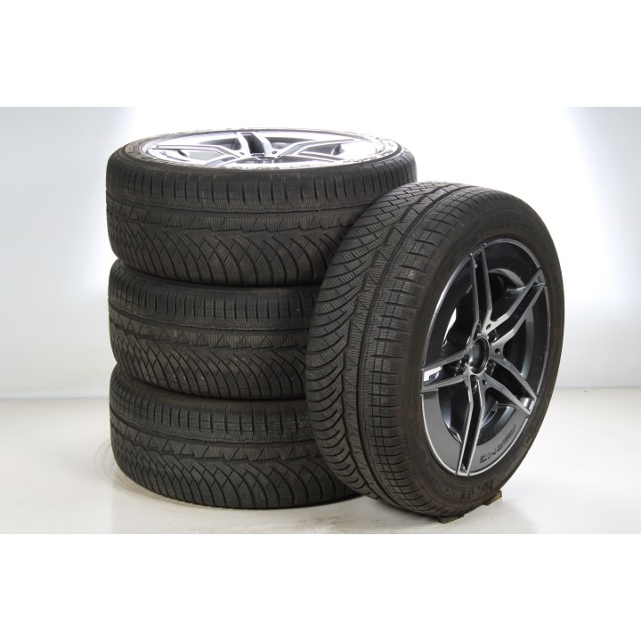 Pack de roues complètes  d'hiver en alliage 18 pouces avec pneus Michelin pour CLE 236, Mercedes-AMG d'origine A2364011800