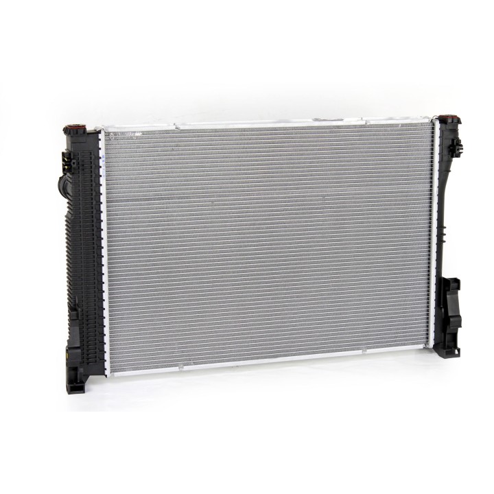Radiateur avec raccord. refroidissement de l'huile de boîte A2045003703